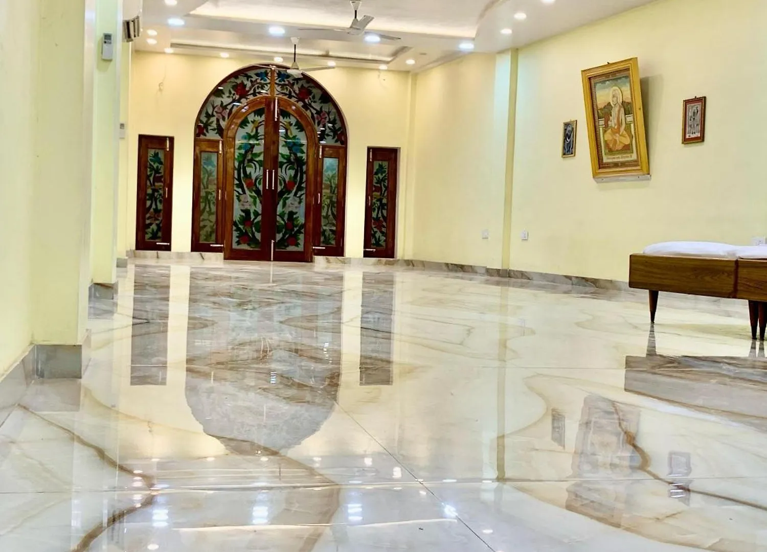 Shri Ji Hotel Varanasi 5*,