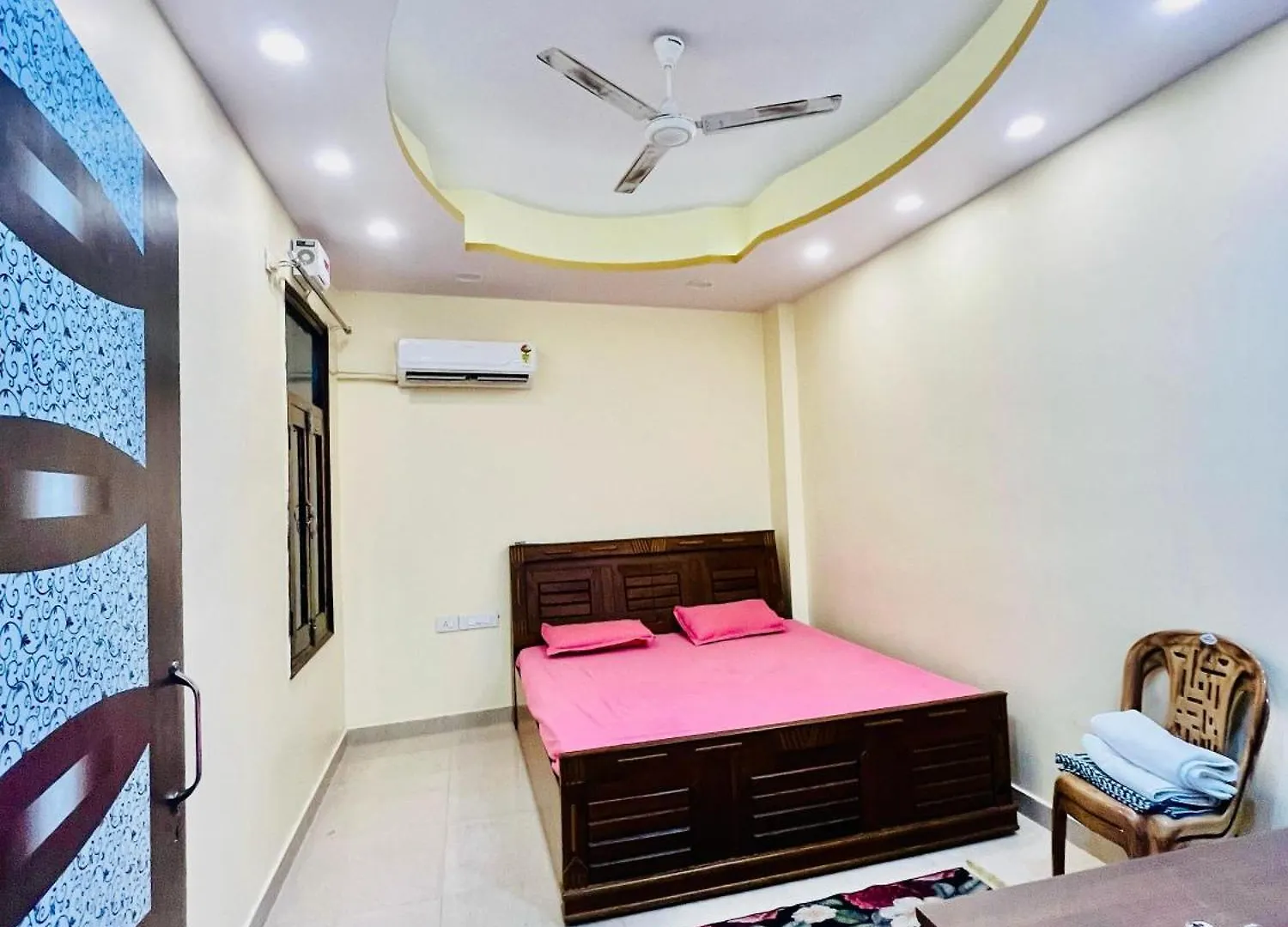 Shri Ji Hotel Varanasi