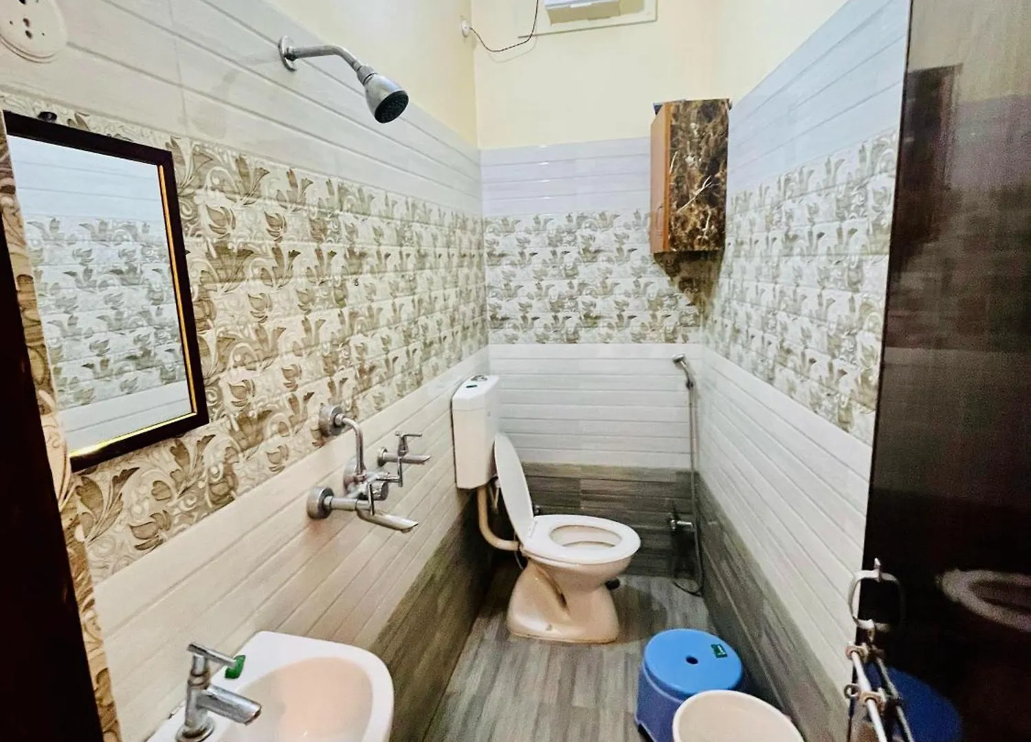 Shri Ji Hotel Varanasi